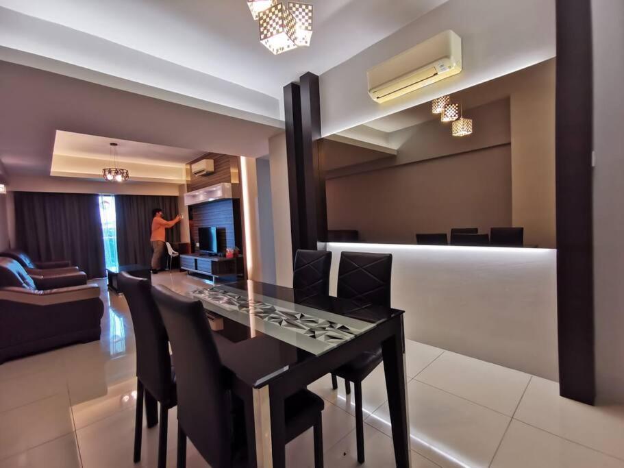 Glamorous At Kinta Riverfront Apartment Ipoh Exterior photo